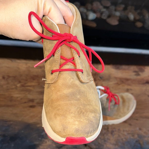 Kids UGG Canoe III Weather Sneaker Boots with Red Laces - Picture 7 of 7